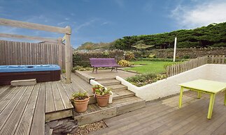 Bridge Cottage Croyde 3-4 Bed, Sleeps 8, Hot Tub