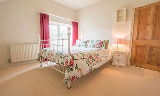 Bridge Cottage Croyde 3-4 Bed, Sleeps 8, Hot Tub