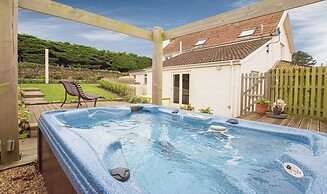 Bridge Cottage Croyde 3-4 Bed, Sleeps 8, Hot Tub