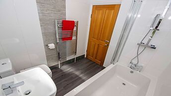 Streamways Nr Croyde 6 Bedroom, Sleeps 12-16, Hot Tub