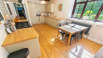 Streamways Nr Croyde 6 Bedroom, Sleeps 12-16, Hot Tub