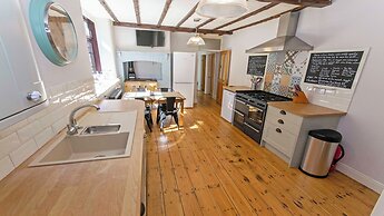 Streamways Nr Croyde 6 Bedroom, Sleeps 12-16, Hot Tub
