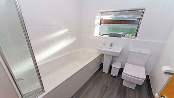 Streamways Nr Croyde 6 Bedroom, Sleeps 12-16, Hot Tub