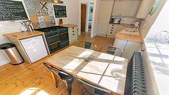 Streamways Nr Croyde 6 Bedroom, Sleeps 12-16, Hot Tub