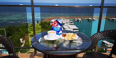 iCom Marina Sea View