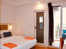 iCom Marina Sea View