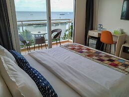 iCom Marina Sea View