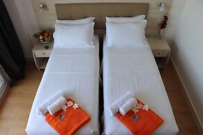 iCom Marina Sea View