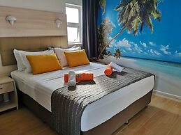 iCom Marina Sea View