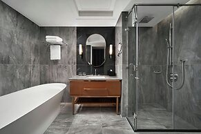 Vinpearl Landmark 81, Autograph Collection