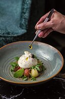 Vinpearl Landmark 81, Autograph Collection