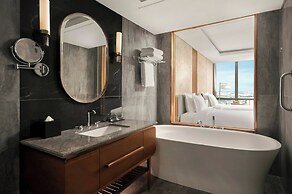 Vinpearl Landmark 81, Autograph Collection