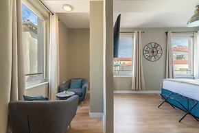 Luxurious Suites Elegance