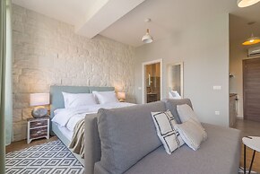 Luxurious Suites Elegance