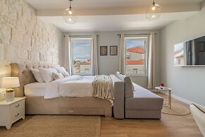 Luxurious Suites Elegance