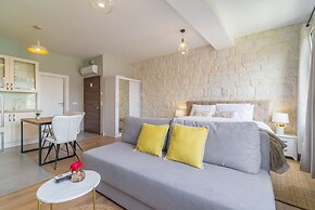 Luxurious Suites Elegance