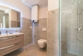 Luxurious Suites Elegance