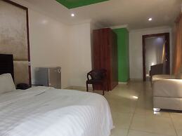 Serena Hotel & Suites