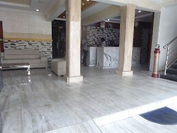 Serena Hotel & Suites