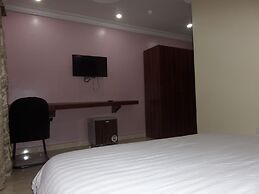 Serena Hotel & Suites