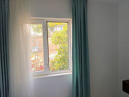 3 House Apart