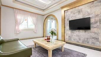 Gyeongju Woorinuri Pension