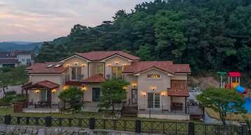 Gyeongju Woorinuri Pension