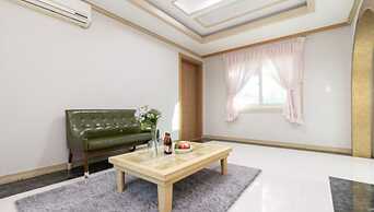 Gyeongju Woorinuri Pension