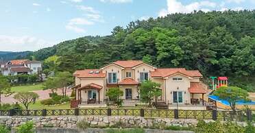 Gyeongju Woorinuri Pension