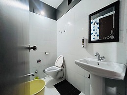 Hotel Goodluck Residency