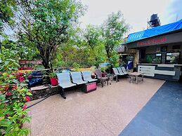 Hotel Goodluck Residency