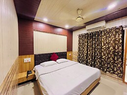 Hotel Goodluck Residency