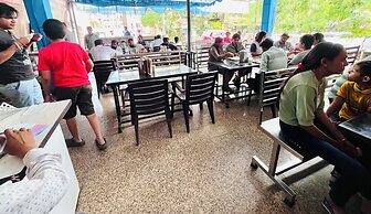 Hotel Goodluck Residency