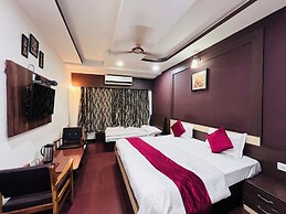 Hotel Goodluck Residency