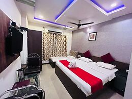 Hotel Goodluck Residency