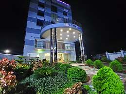 Hotel Khan Palace