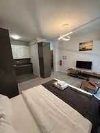 Green Hills Suites