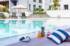 Green Hills Suites