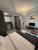 Green Hills Suites