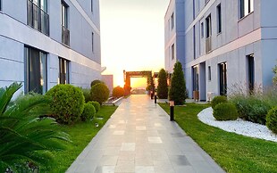 Green Hills Suites