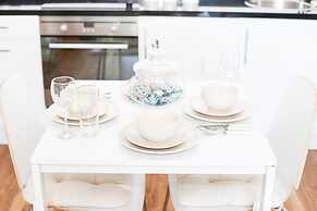 Bright 2BR Apartments Quays