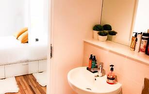 Bright 2BR Apartments Quays