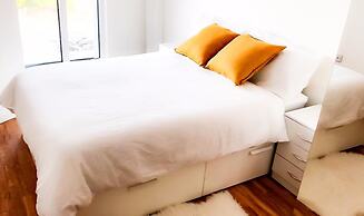 Bright 2BR Apartments Quays