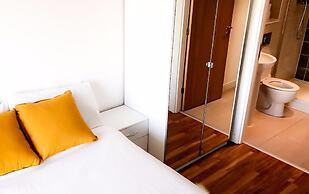 Bright 2BR Apartments Quays