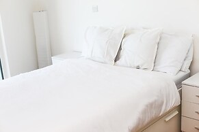 Bright 2BR Apartments Quays