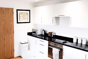 Bright 2BR Apartments Quays