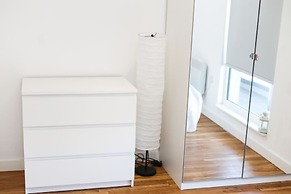 Bright 2BR Apartments Quays