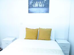 Bright 2BR Apartments Quays