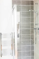 Bright 2BR Apartments Quays