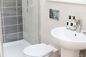 Bright 2BR Apartments Quays